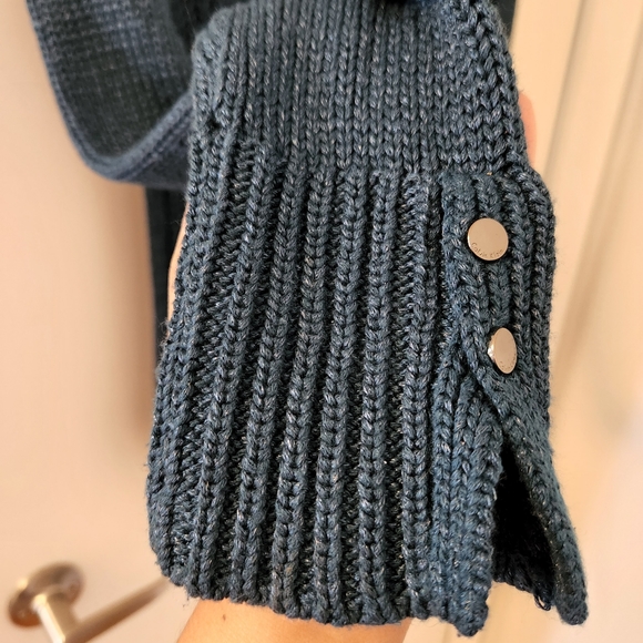 Sweater - Picture 2 of 6